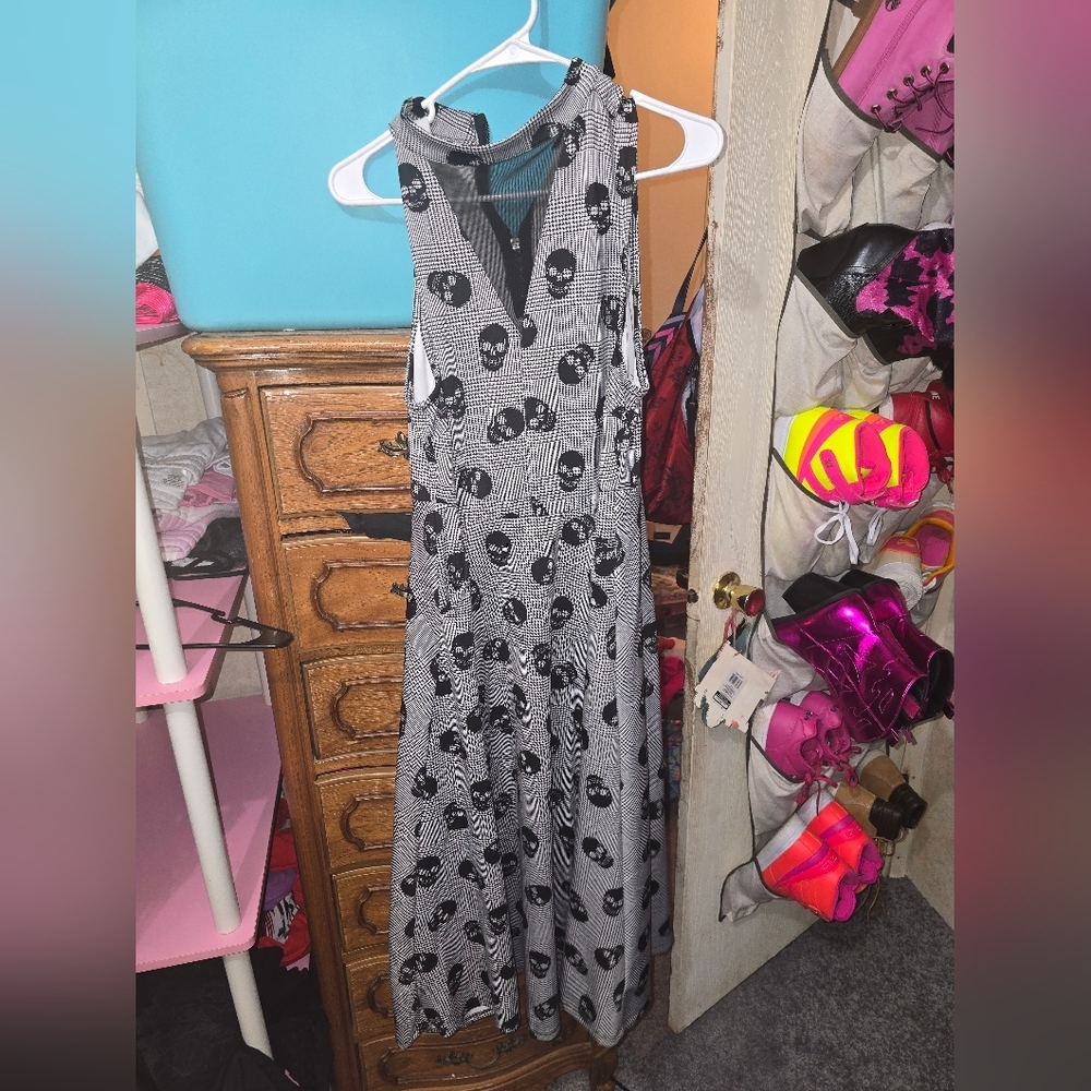 torrid Gray & Black Skull Print Midi Dress—Size 2 (2xl) - Picture 3 of 6